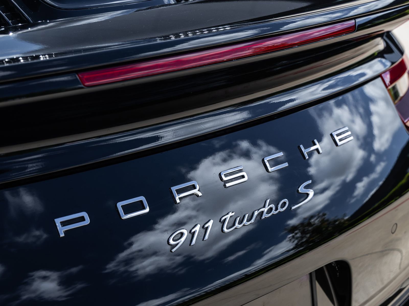 Certified 2018 Porsche 911 Turbo S image 17