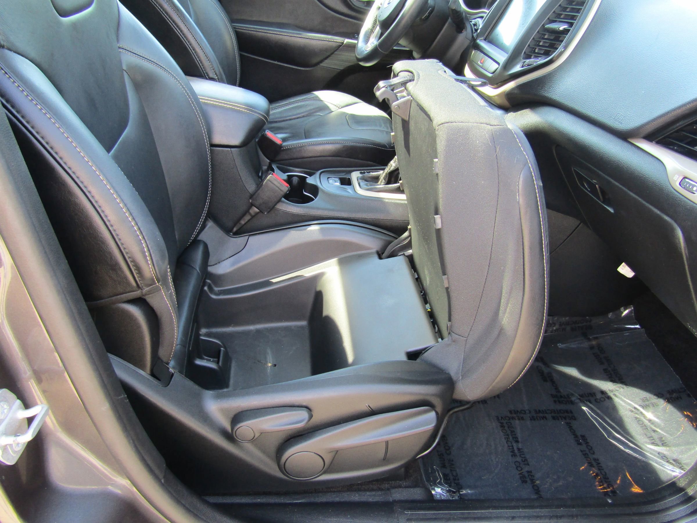 Used 2015 Jeep Cherokee Limited image 18