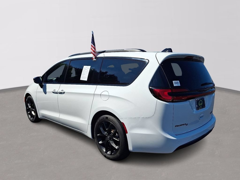 Used 2025 Chrysler Pacifica Limited FWD image 4