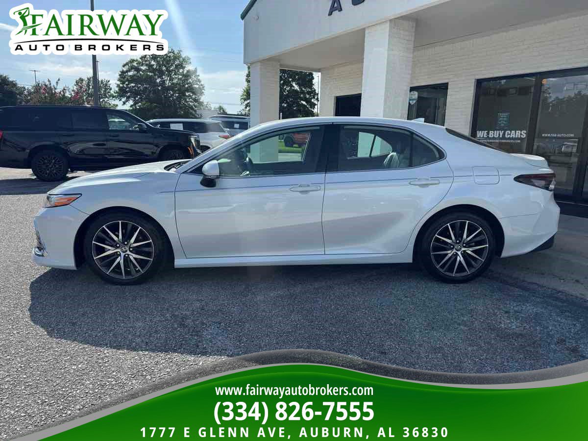 Used 2022 Toyota Camry XLE FWD image 9