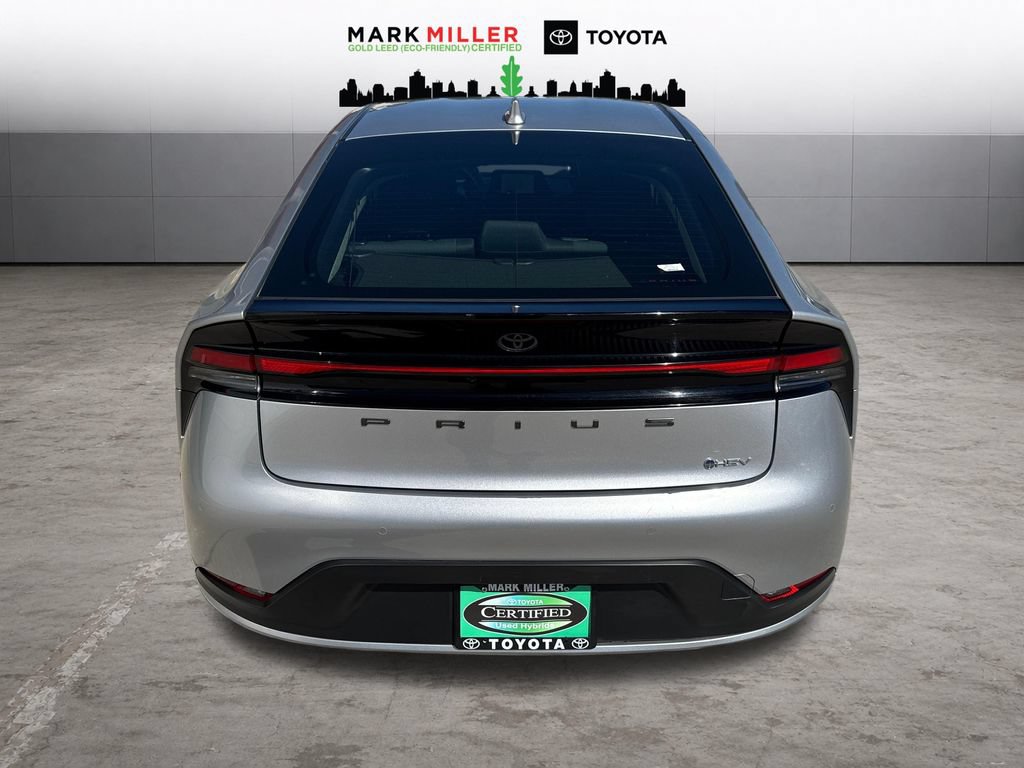 Certified 2025 Toyota Prius LE FWD image 4