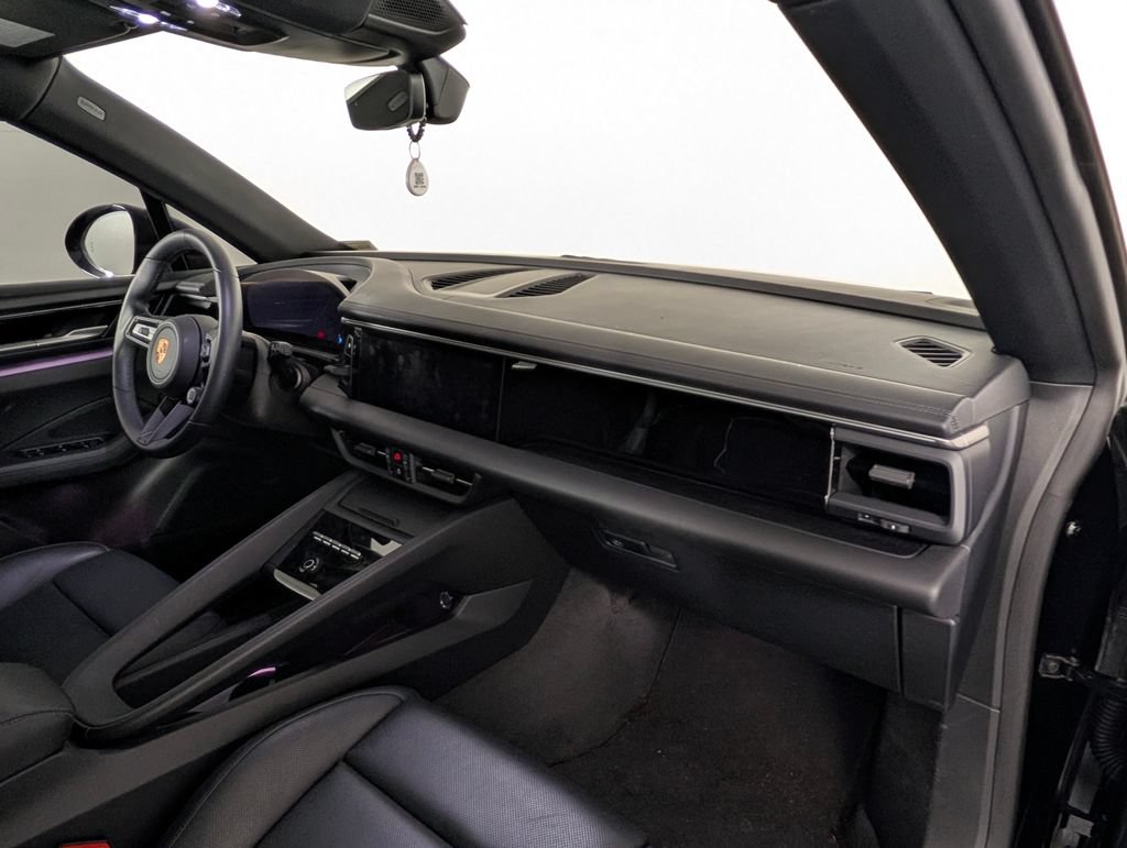 Certified 2025 Porsche Macan 4S Electric AWD/4WD image 17