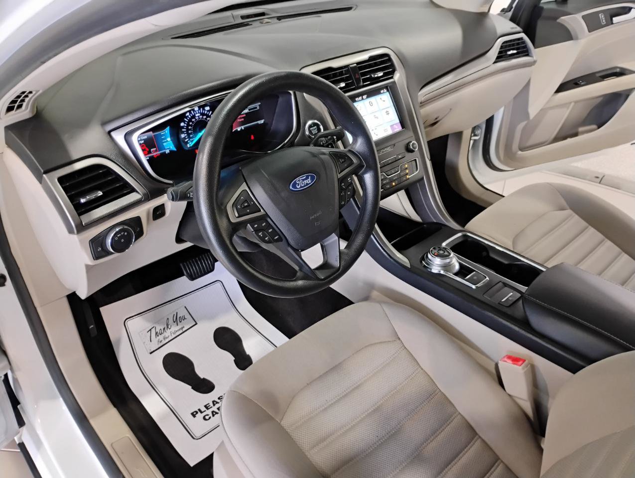 Used 2019 Ford Fusion SE image 16