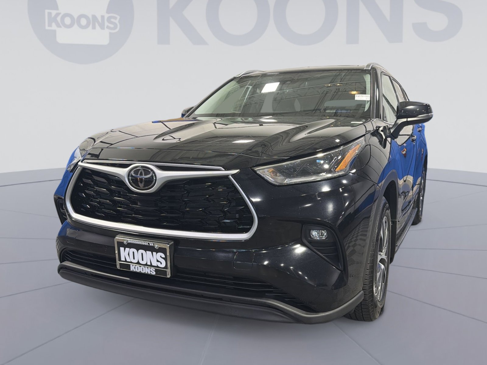 Used 2021 Toyota Highlander XLE AWD/4WD image 1