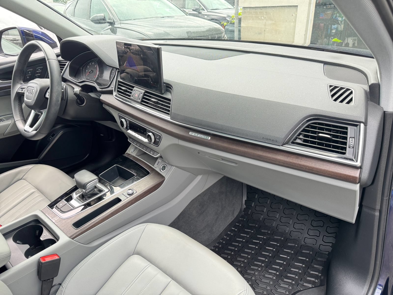 Used 2023 Audi Q5 2.0T Premium w/ Convenience Package AWD/4WD image 10