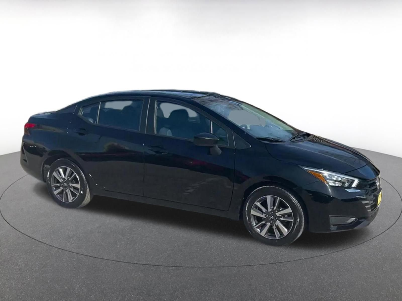 Used 2025 Nissan Versa SV FWD image 8