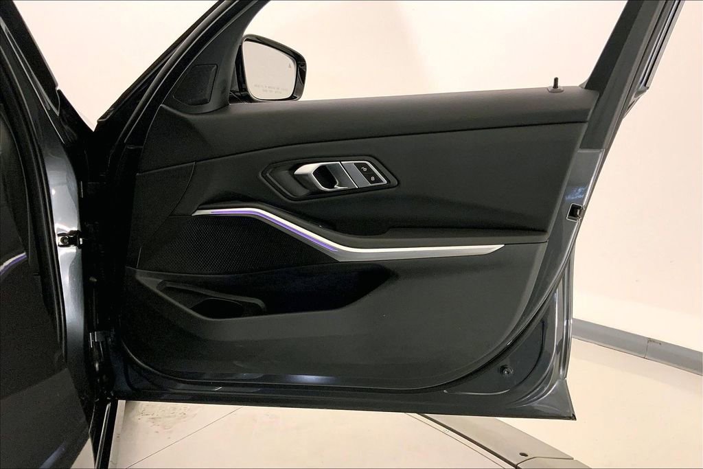 Used 2022 BMW 330i xDrive Sedan w/ Driving Assistance Package AWD/4WD image 25