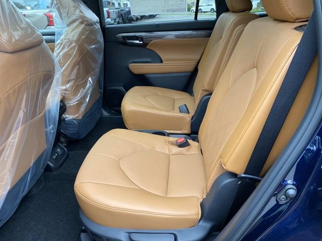 New 2026 Toyota Highlander Platinum AWD/4WD image 7