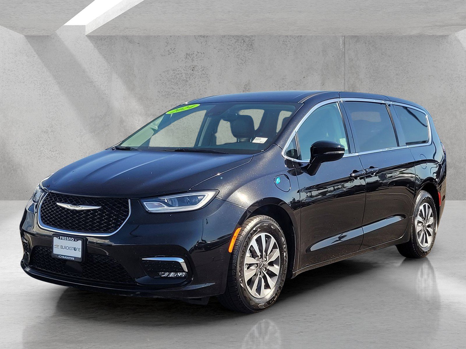 Used 2024 Chrysler Pacifica Limited FWD image 9