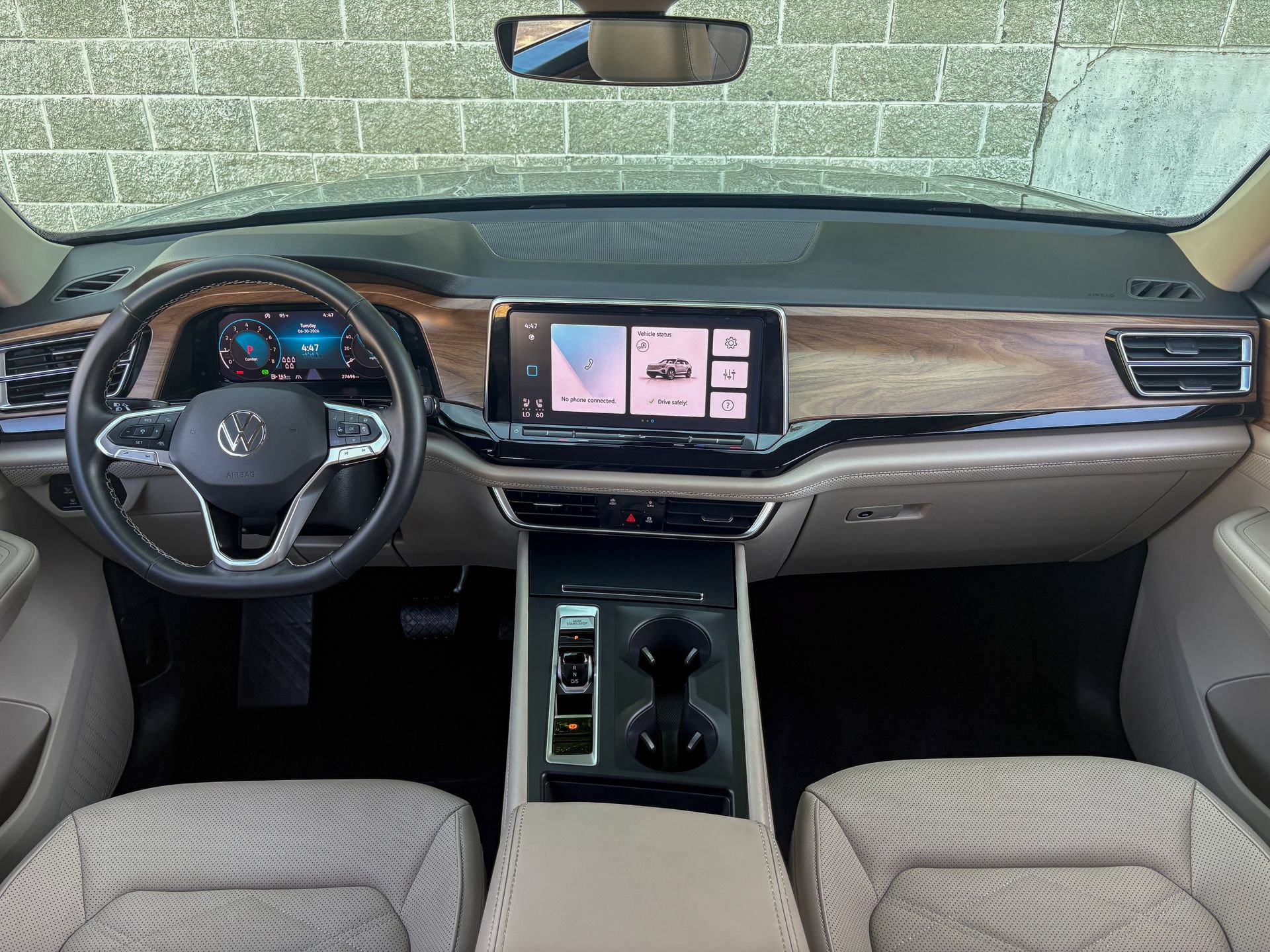 Used 2024 Volkswagen Atlas SE AWD/4WD image 2