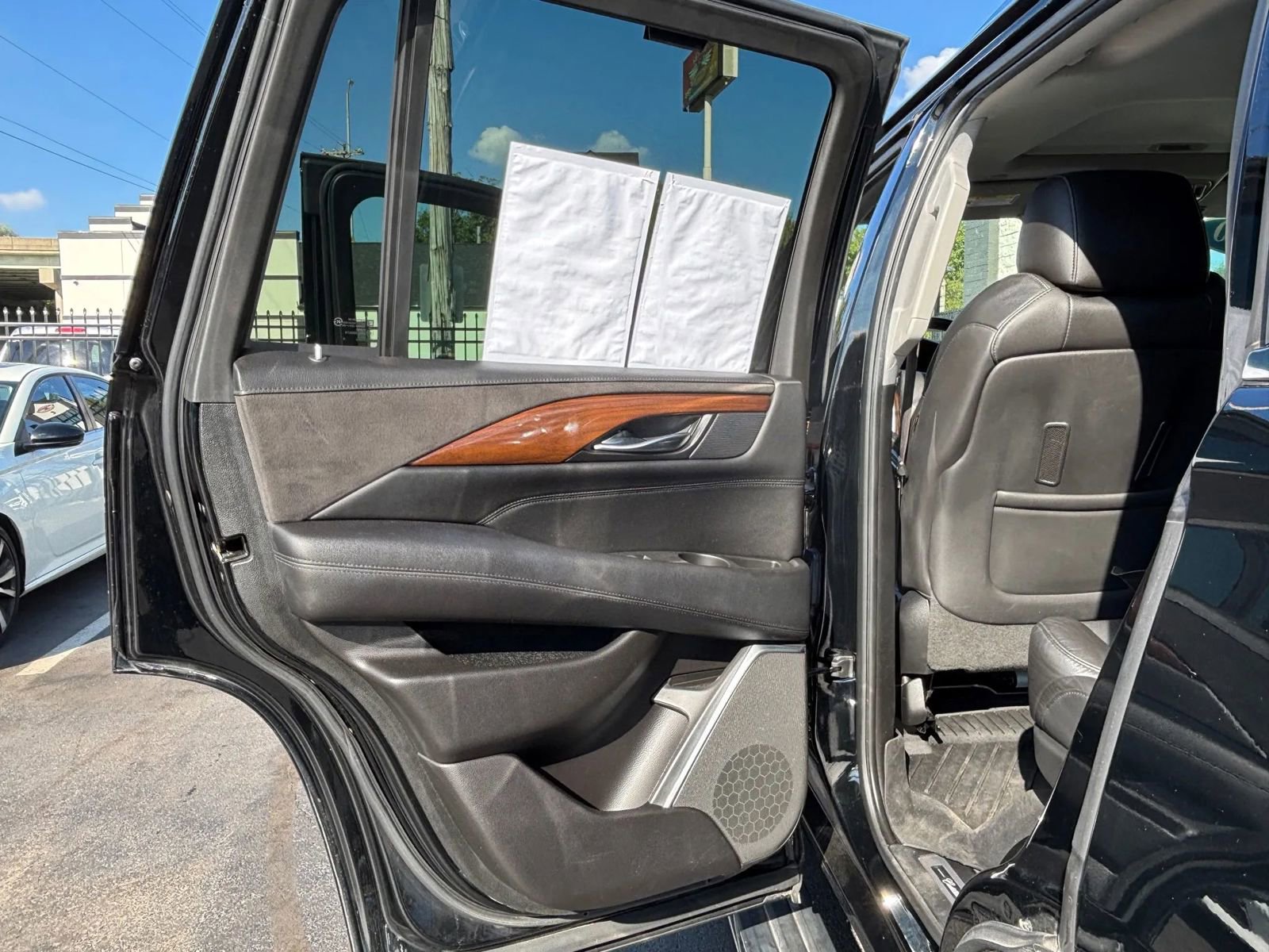 Used 2020 Cadillac Escalade Premium Luxury image 15