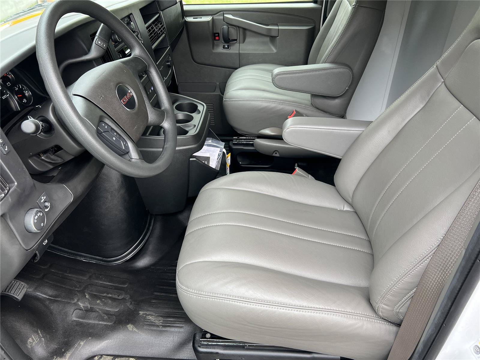 New 2025 GMC Savana 3500 w/ Power Convenience Package RWD image 9