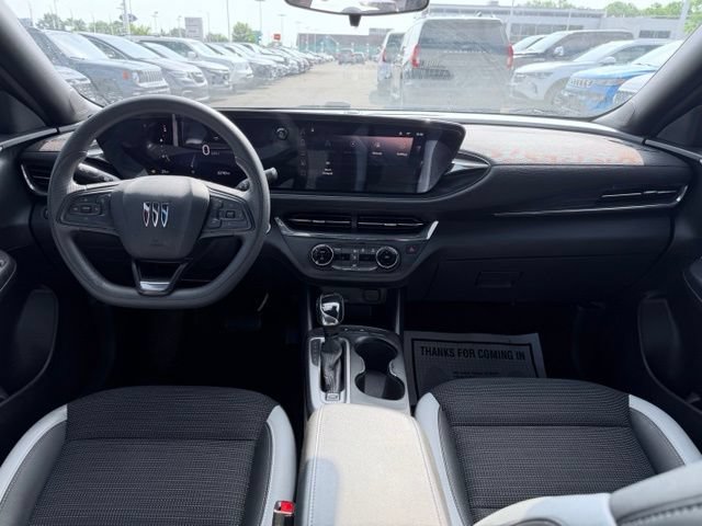 Used 2025 Buick Envista Preferred w/ Advanced Safety Package FWD image 21