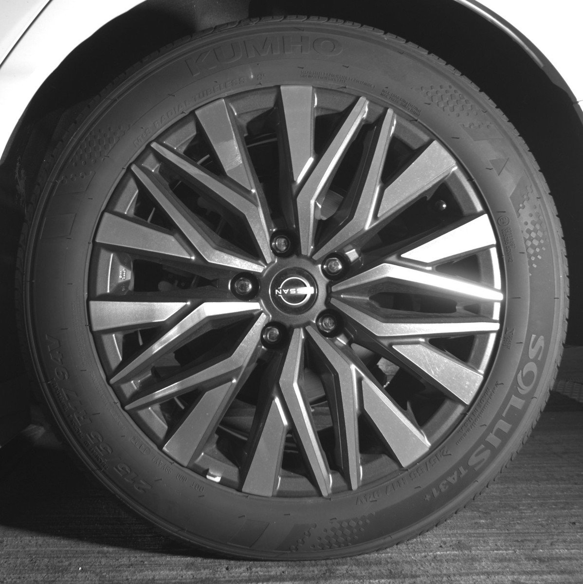 Used 2025 Nissan Altima 2.5 SV FWD image 14