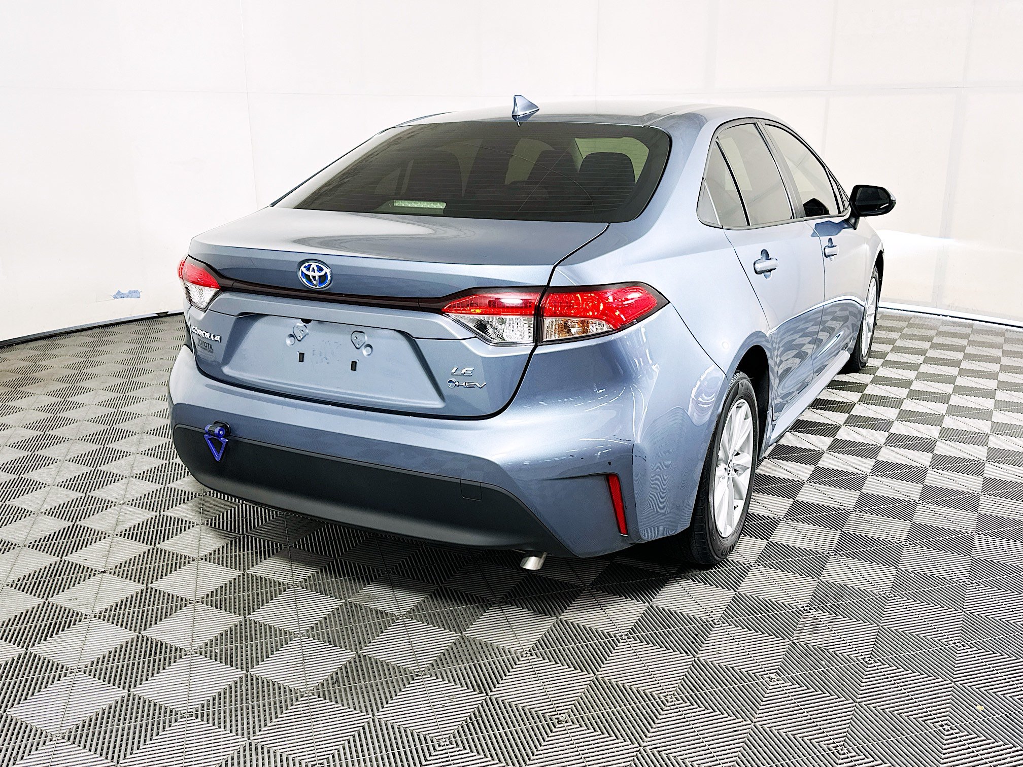 Used 2025 Toyota Corolla LE w/ LE Premium Package FWD image 3