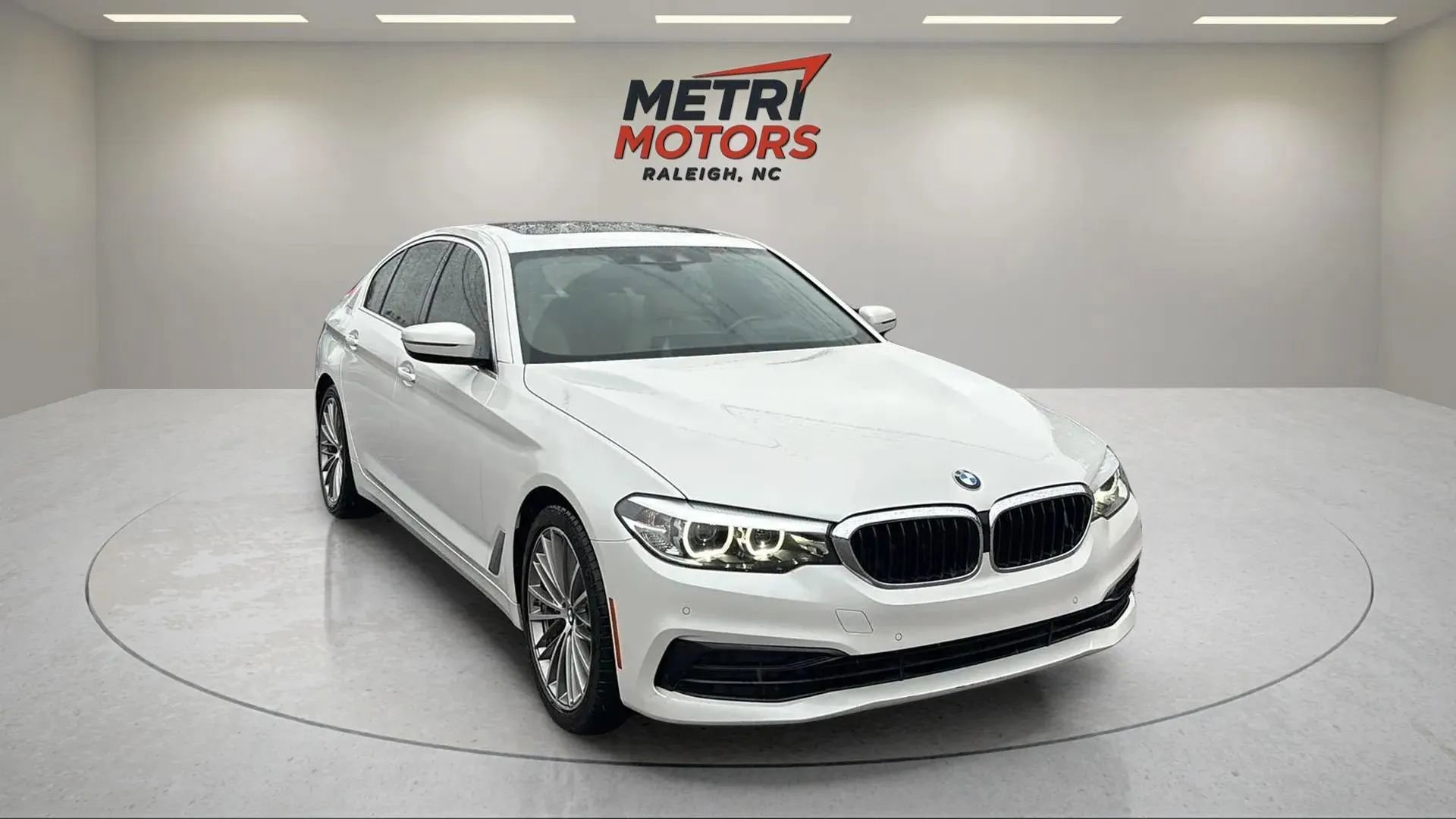 Used 2019 BMW 530i w/ Convenience Package image 3