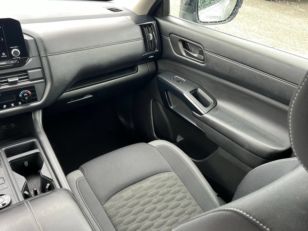 Used 2024 Nissan Pathfinder S AWD/4WD image 20