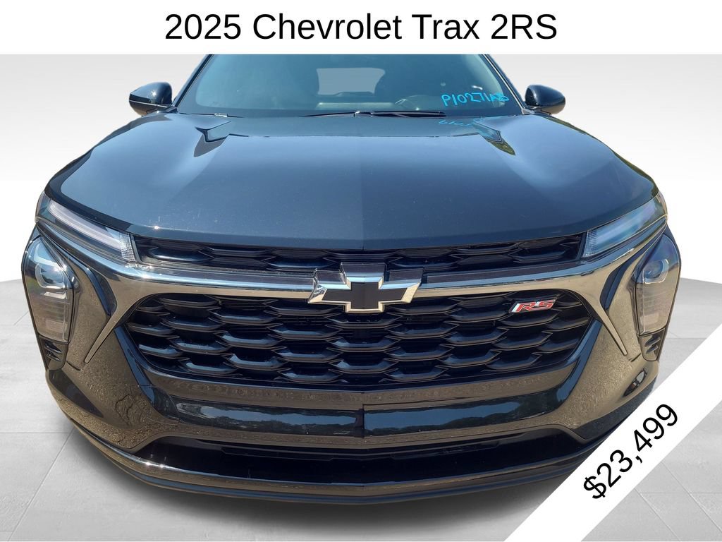 Used 2025 Chevrolet Trax RS w/ Driver Confidence Package FWD image 2
