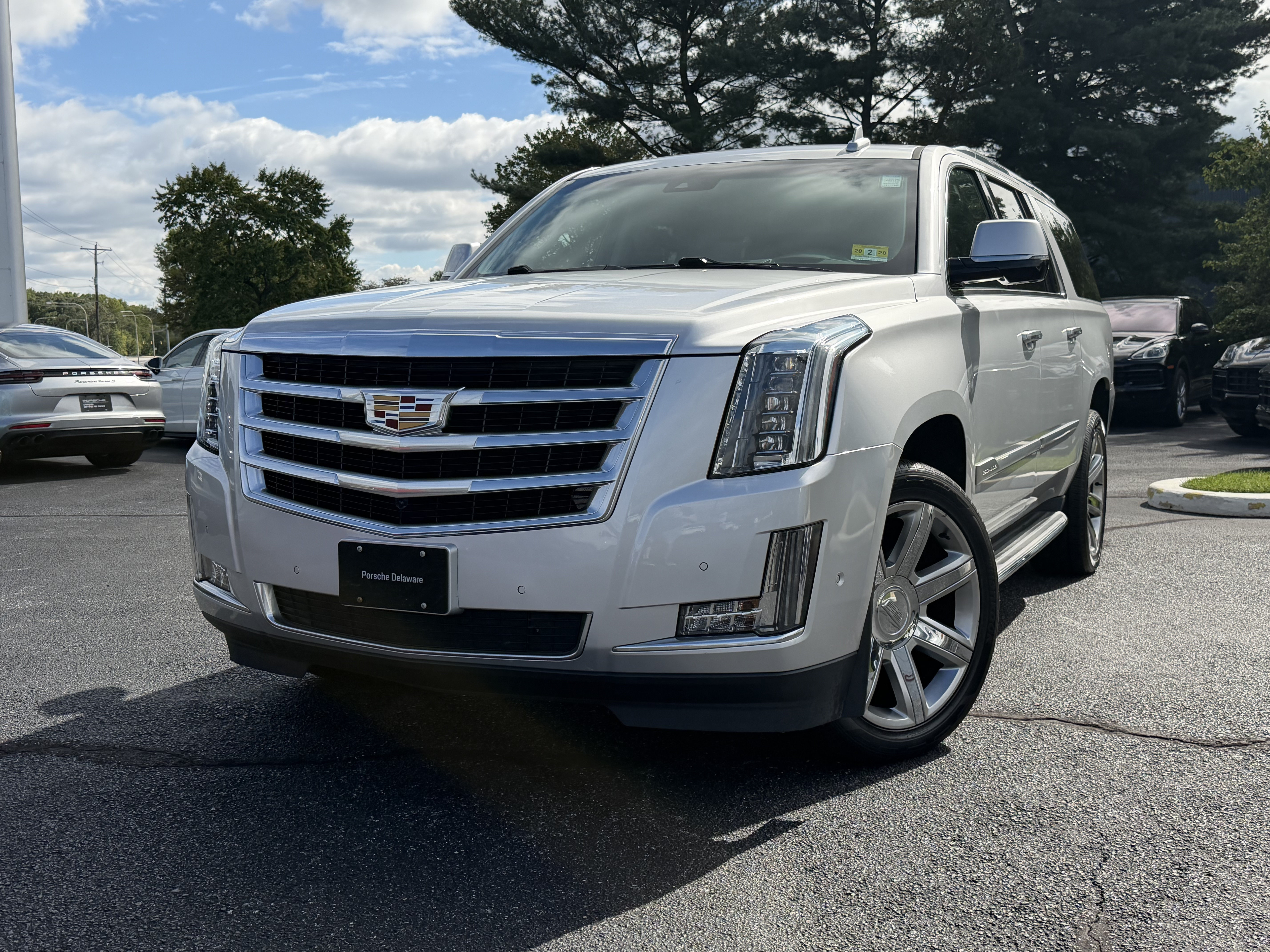 Used 2019 Cadillac Escalade ESV Luxury AWD/4WD image 8