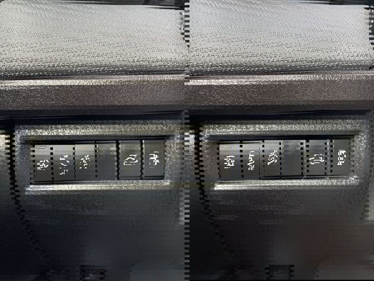 Used 2025 Toyota Camry SE image 16