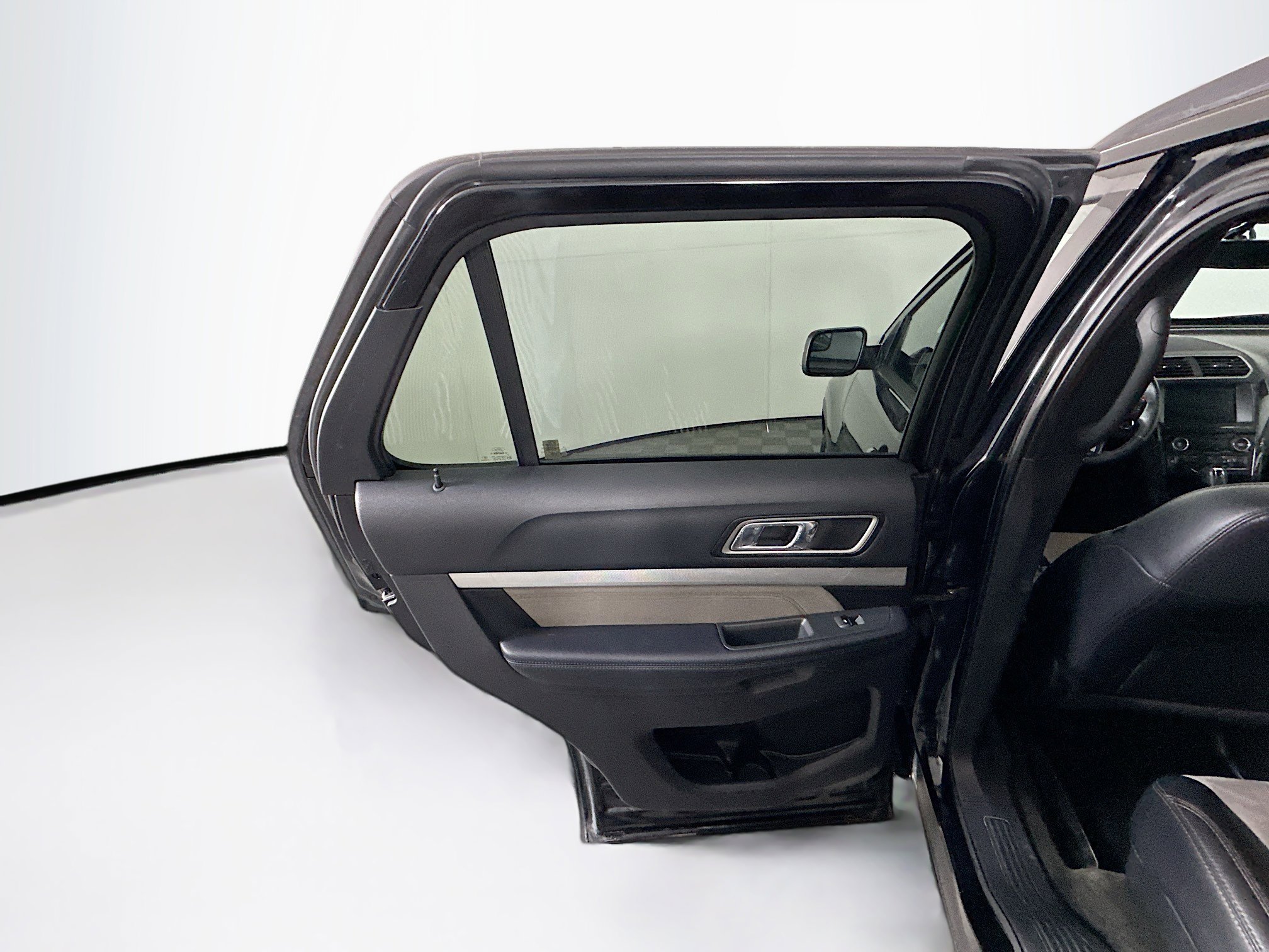 Used 2017 Ford Explorer XLT w/ Equipment Group 202A FWD image 25