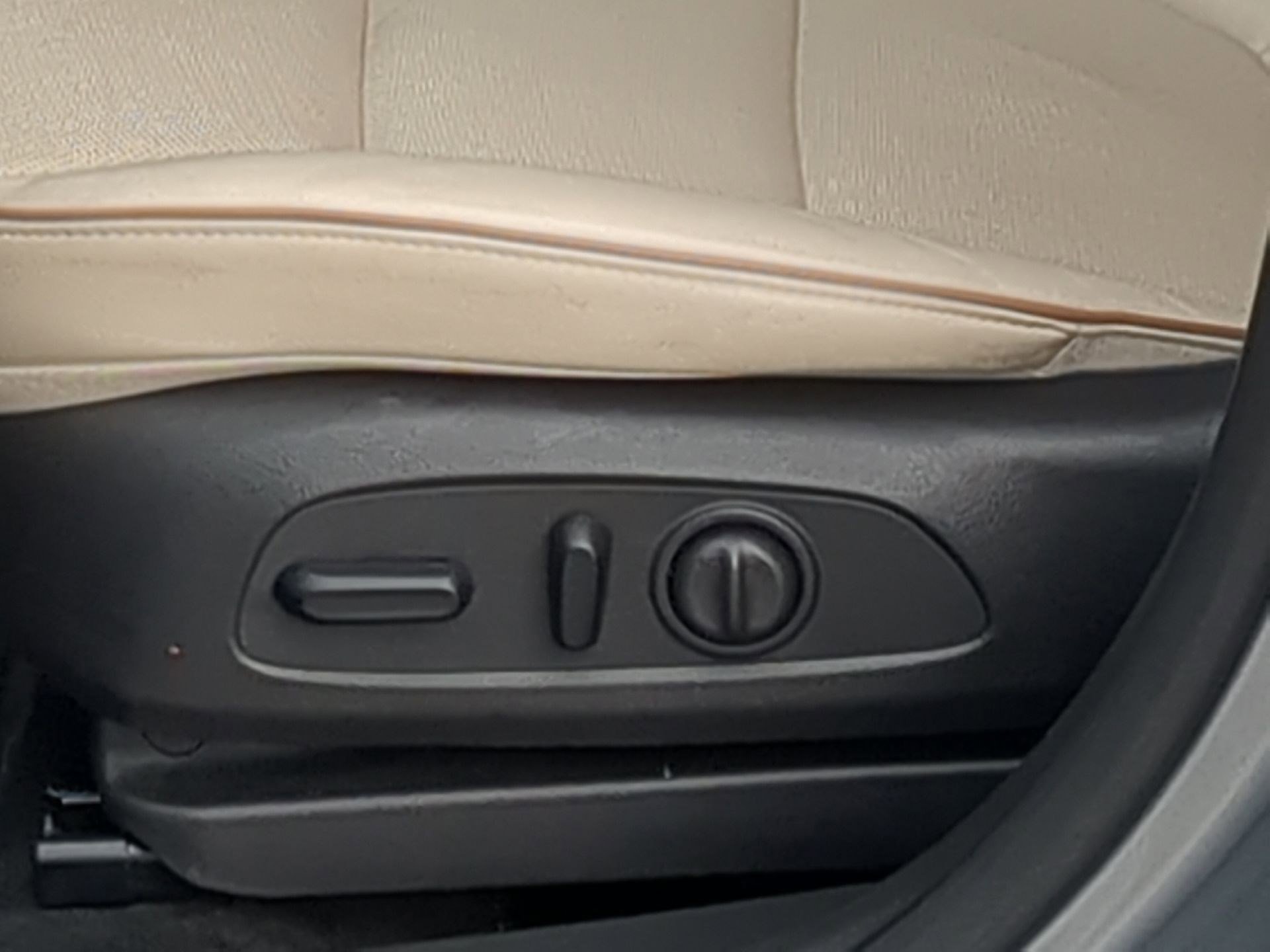 Used 2024 Buick Encore GX Avenir w/ Avenir Convenience Package image 13