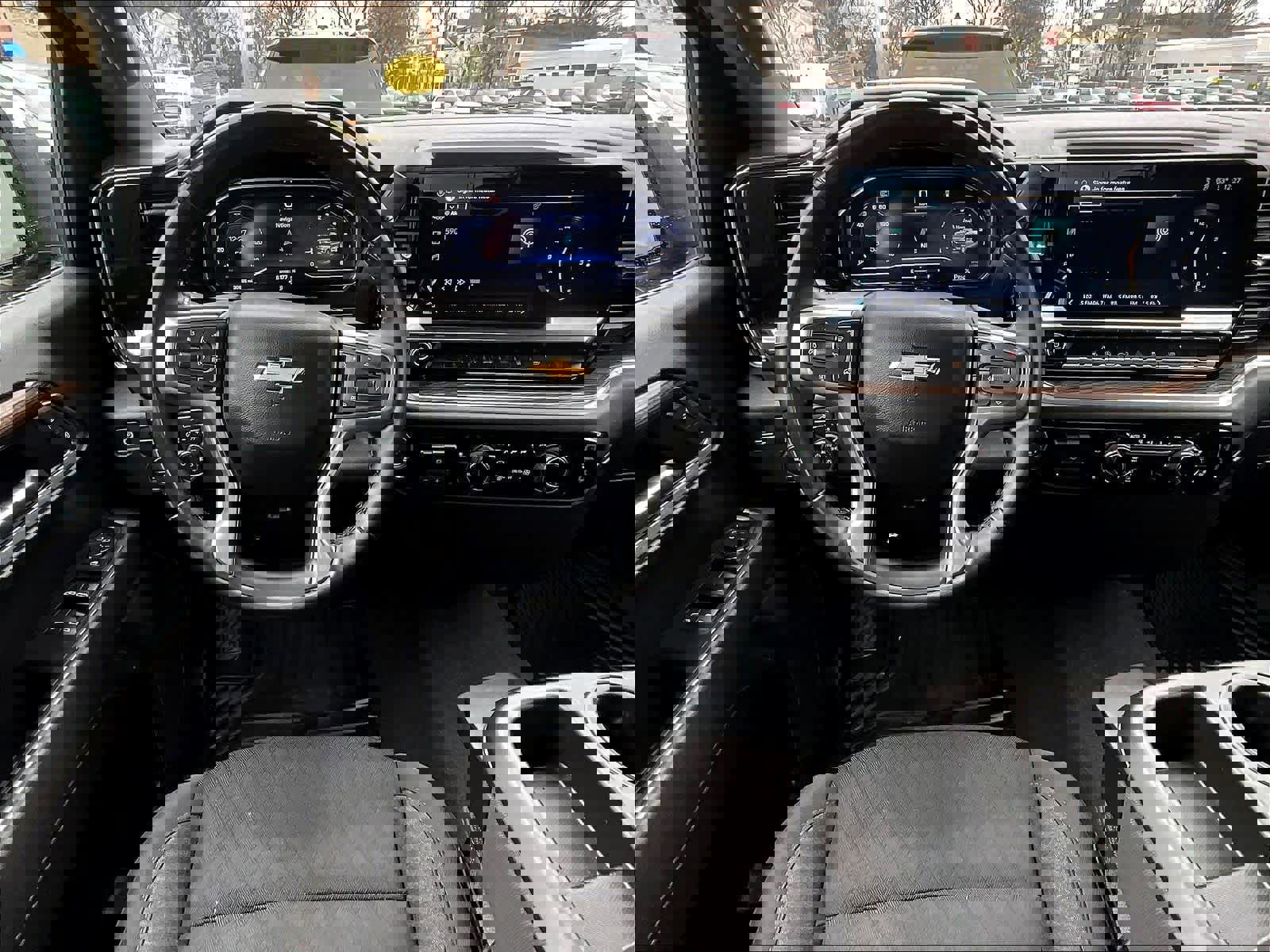 Used 2025 Chevrolet Silverado 1500 LT image 17