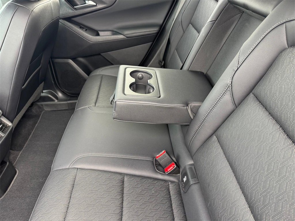 Used 2025 Chevrolet Equinox LT w/ Convenience Package II image 11