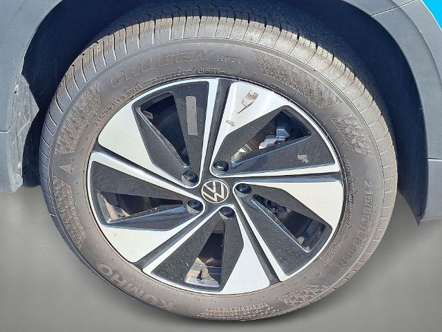 Used 2025 Volkswagen Taos SE w/ Panoramic Sunroof Package AWD/4WD image 8