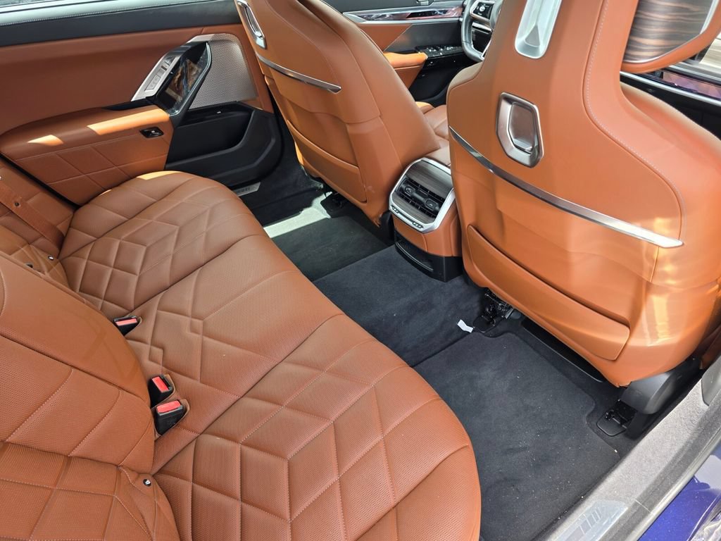 Certified 2023 BMW 760i xDrive AWD/4WD image 22