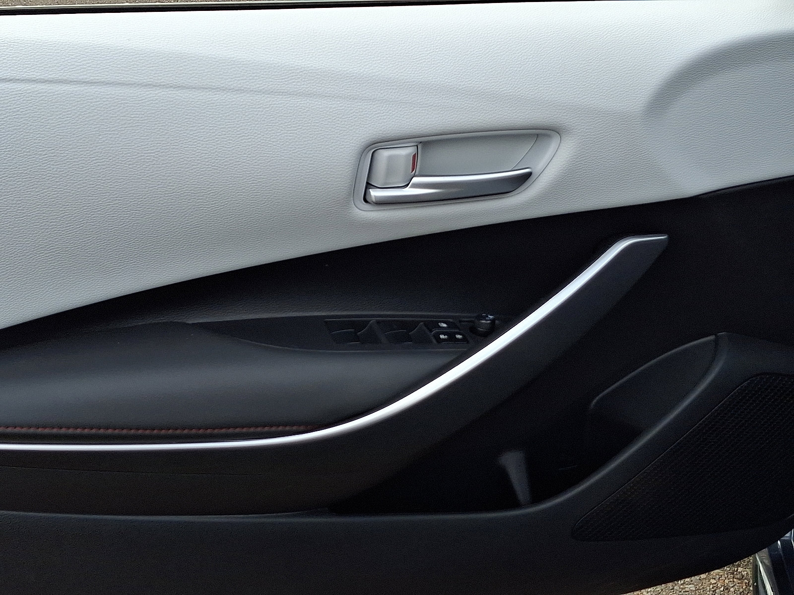 Used 2024 Toyota Corolla SE image 12