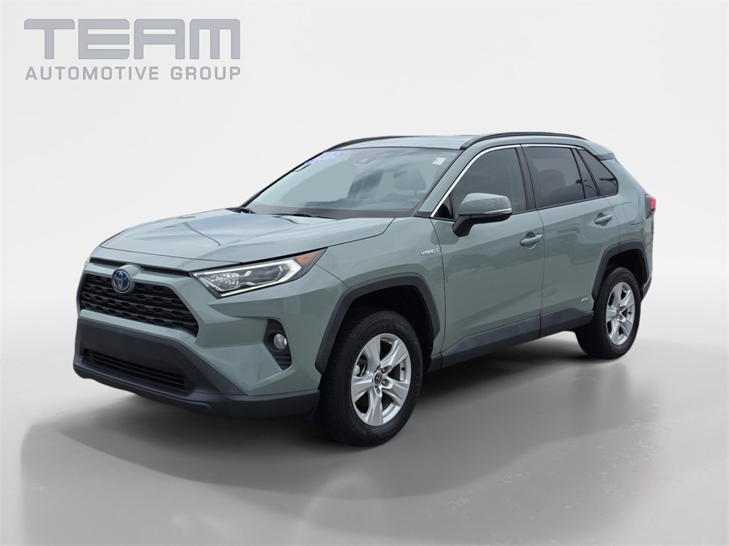 Used 2021 Toyota RAV4 XLE w/ Convenience Package image 3