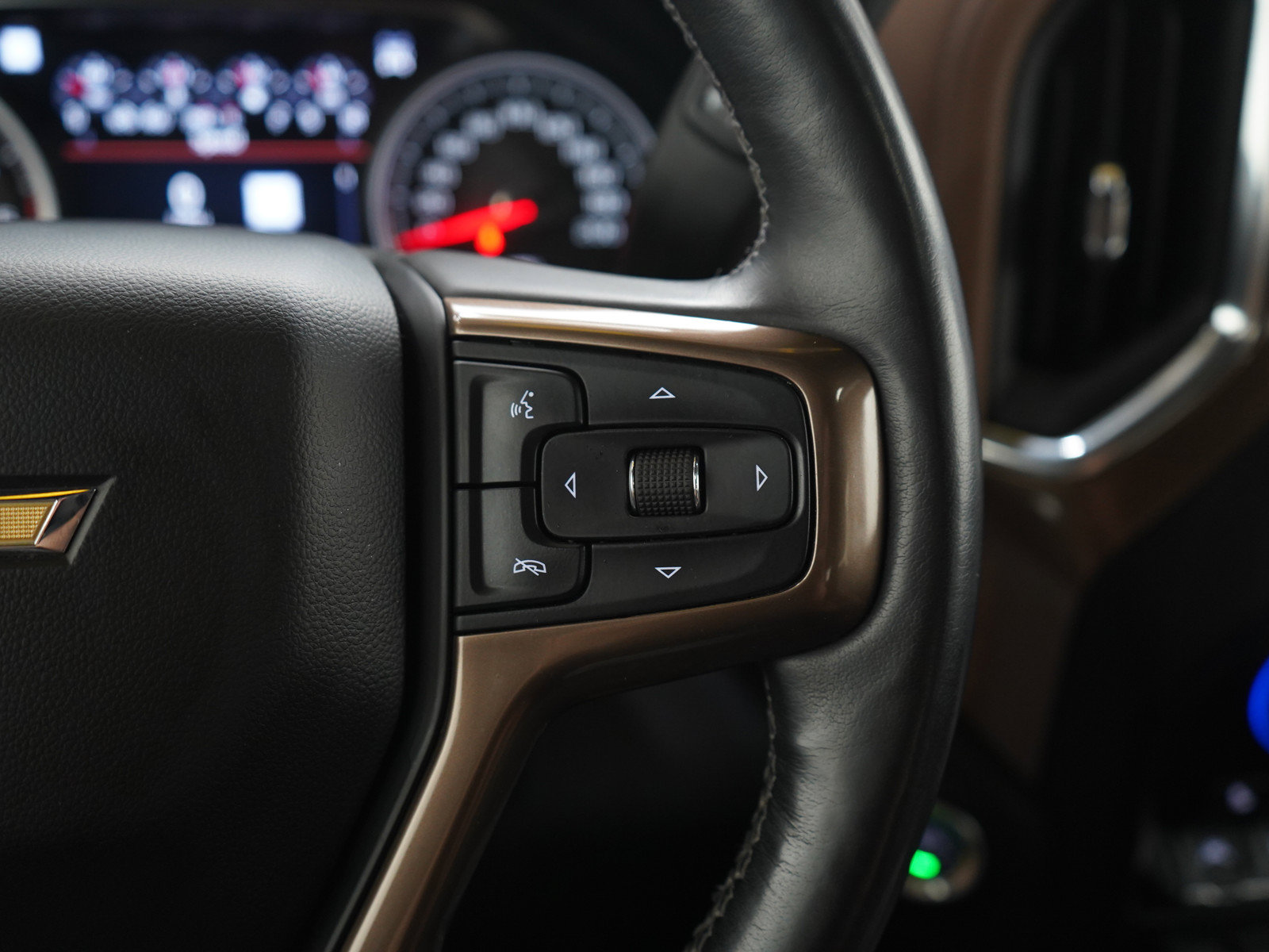 Used 2019 Chevrolet Silverado 1500 High Country w/ Technology Package AWD/4WD image 26