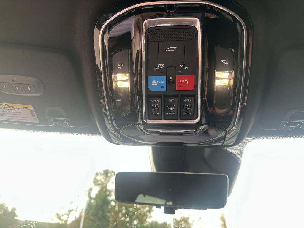 Used 2023 Jeep Grand Cherokee Summit image 17