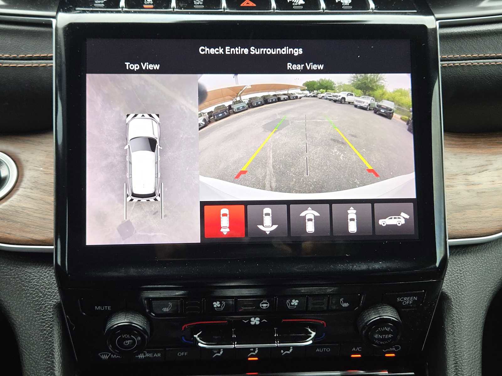 Used 2023 Jeep Grand Cherokee L Summit w/ Luxury Tech Group V image 18