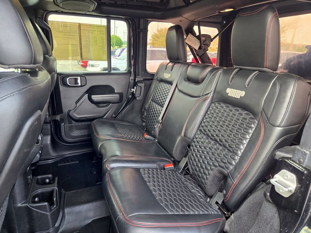 Used 2022 Jeep Wrangler Unlimited Rubicon w/ Xtreme Recon 35" Tire Package AWD/4WD image 32