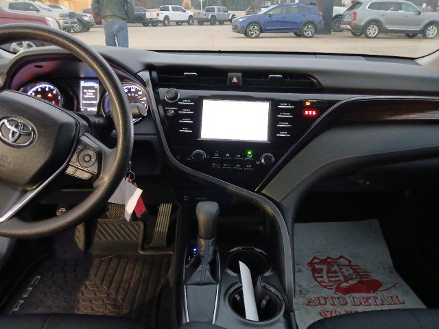 Used 2019 Toyota Camry LE image 14