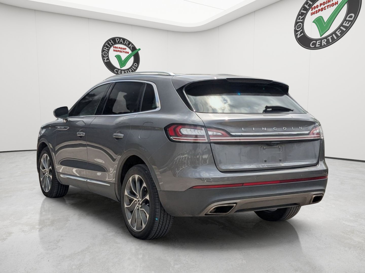 Used 2022 Lincoln Nautilus Reserve FWD image 3