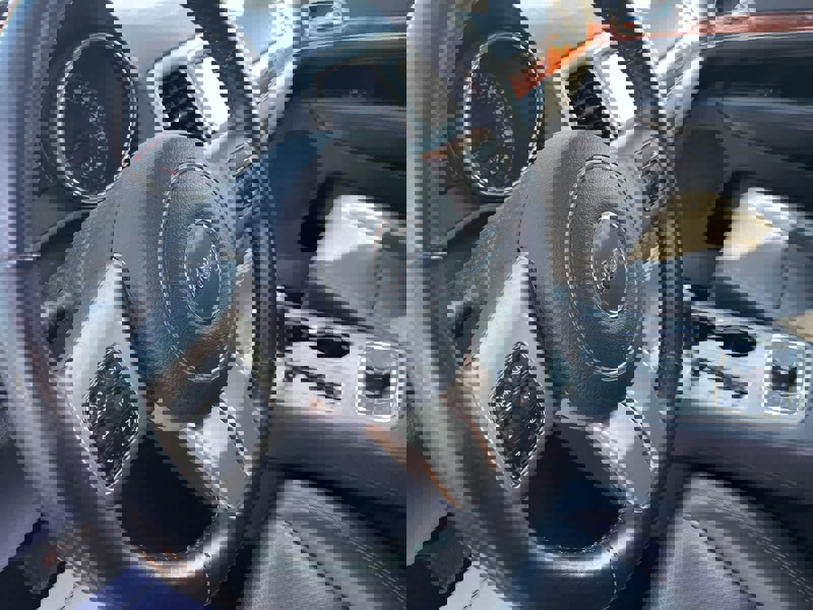 Used 2011 Jeep Grand Cherokee Limited w/ Luxury Group II image 28