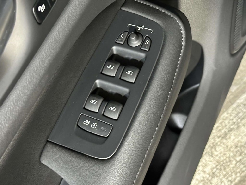 Used 2024 Volvo S60 T8 Plus image 27