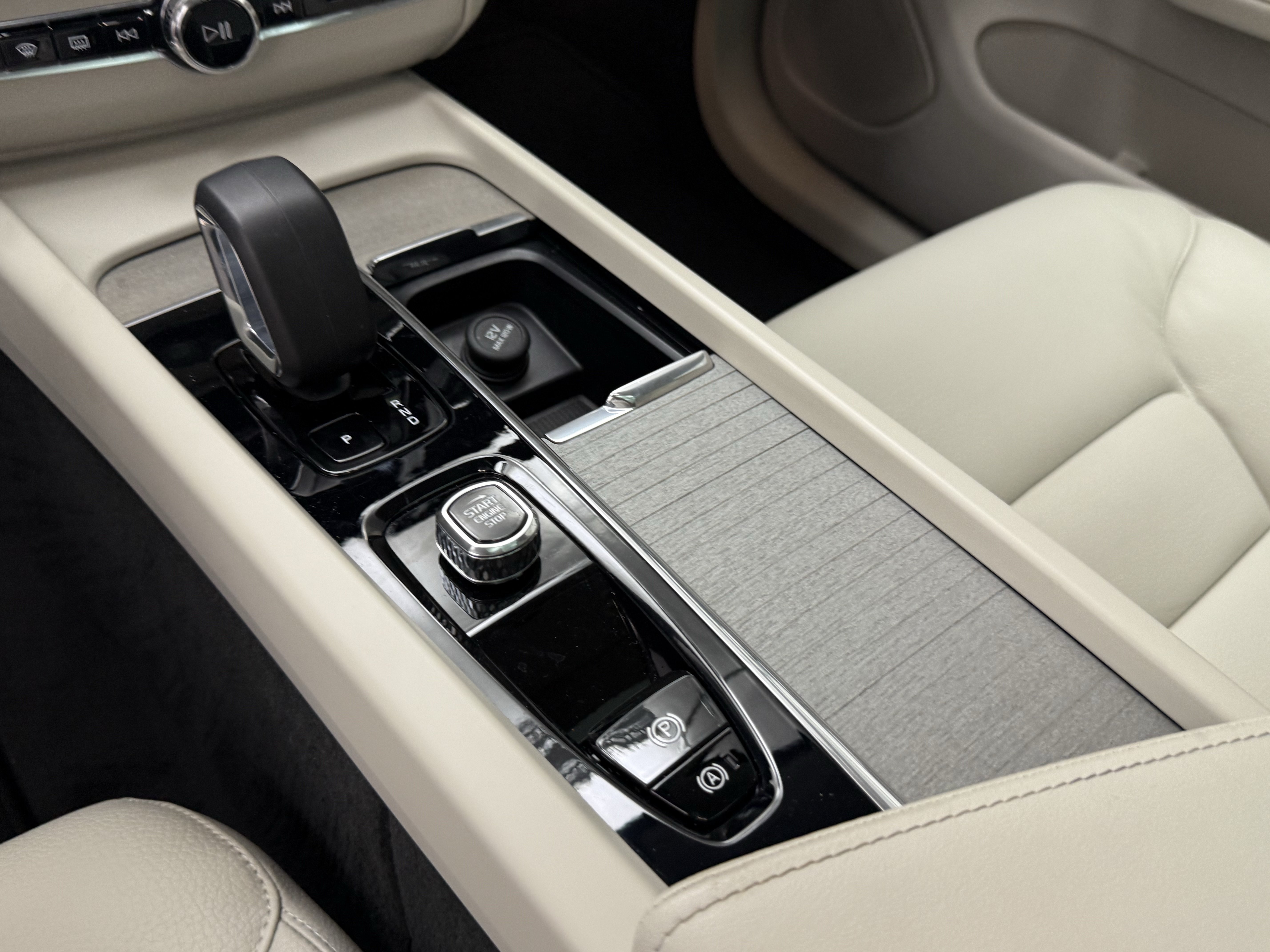 Certified 2023 Volvo XC60 B5 Plus w/ Climate Package FWD image 20