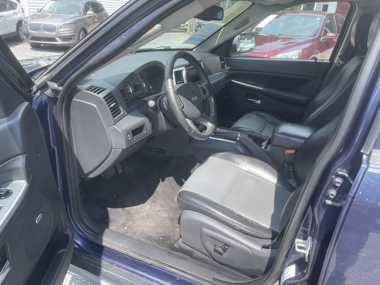 Used 2010 Jeep Grand Cherokee Laredo AWD/4WD image 11