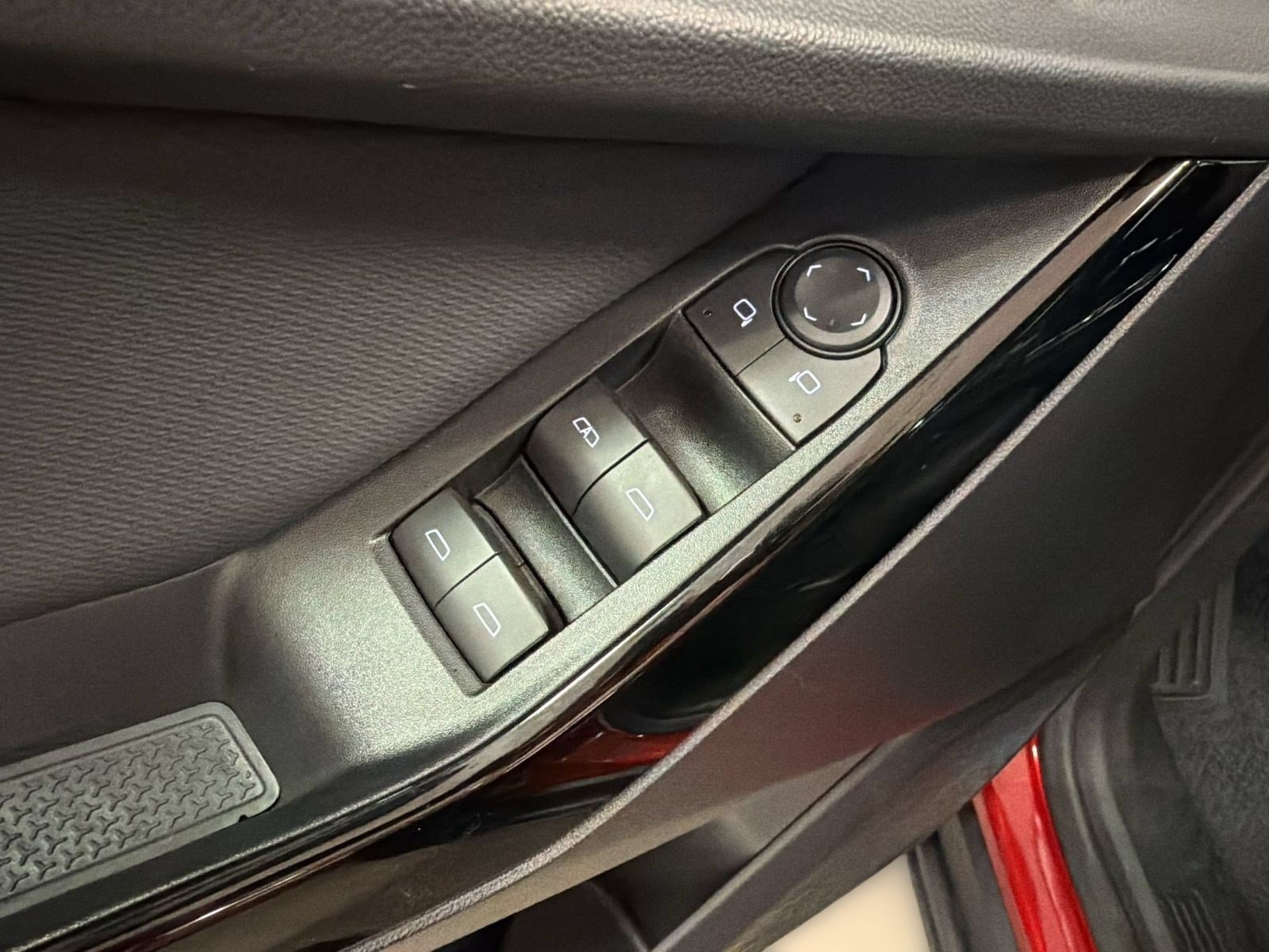 Used 2026 Chevrolet Equinox LT FWD image 14