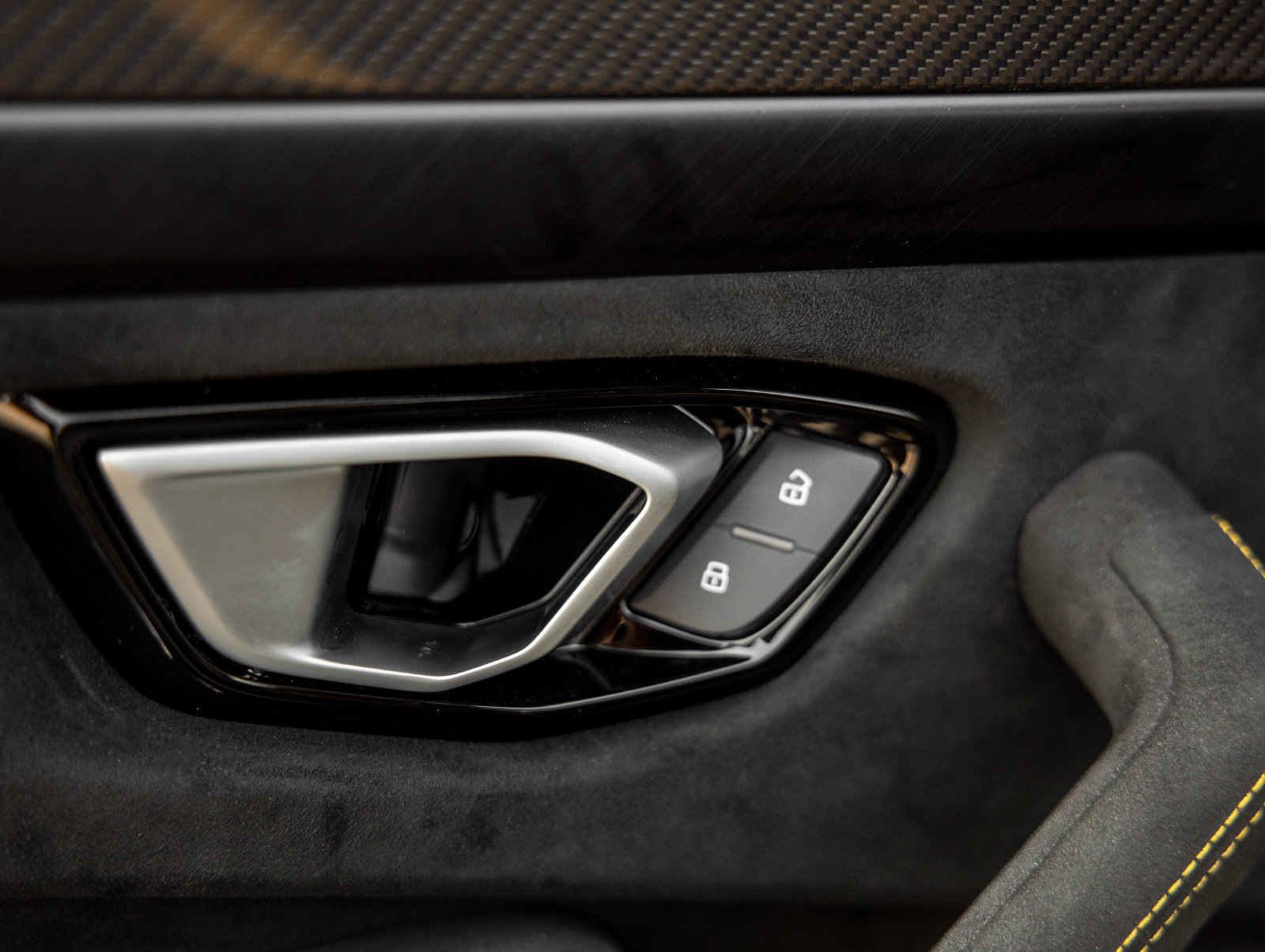 Used 2024 Lamborghini Urus Performante AWD/4WD image 25