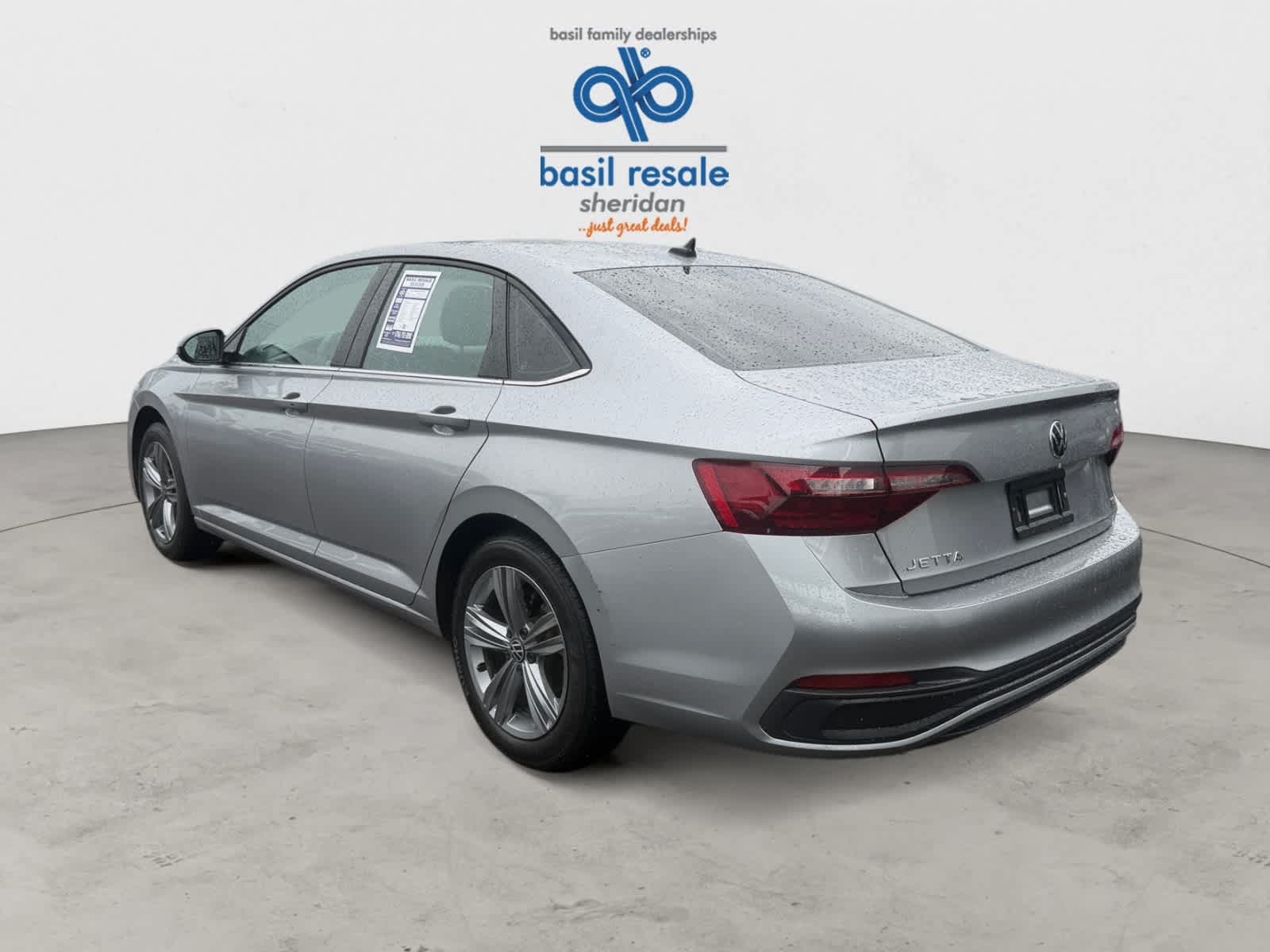 Used 2024 Volkswagen Jetta SE w/ Panoramic Sunroof Package FWD image 4