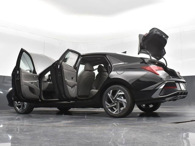 Used 2025 Hyundai Elantra SEL FWD image 54
