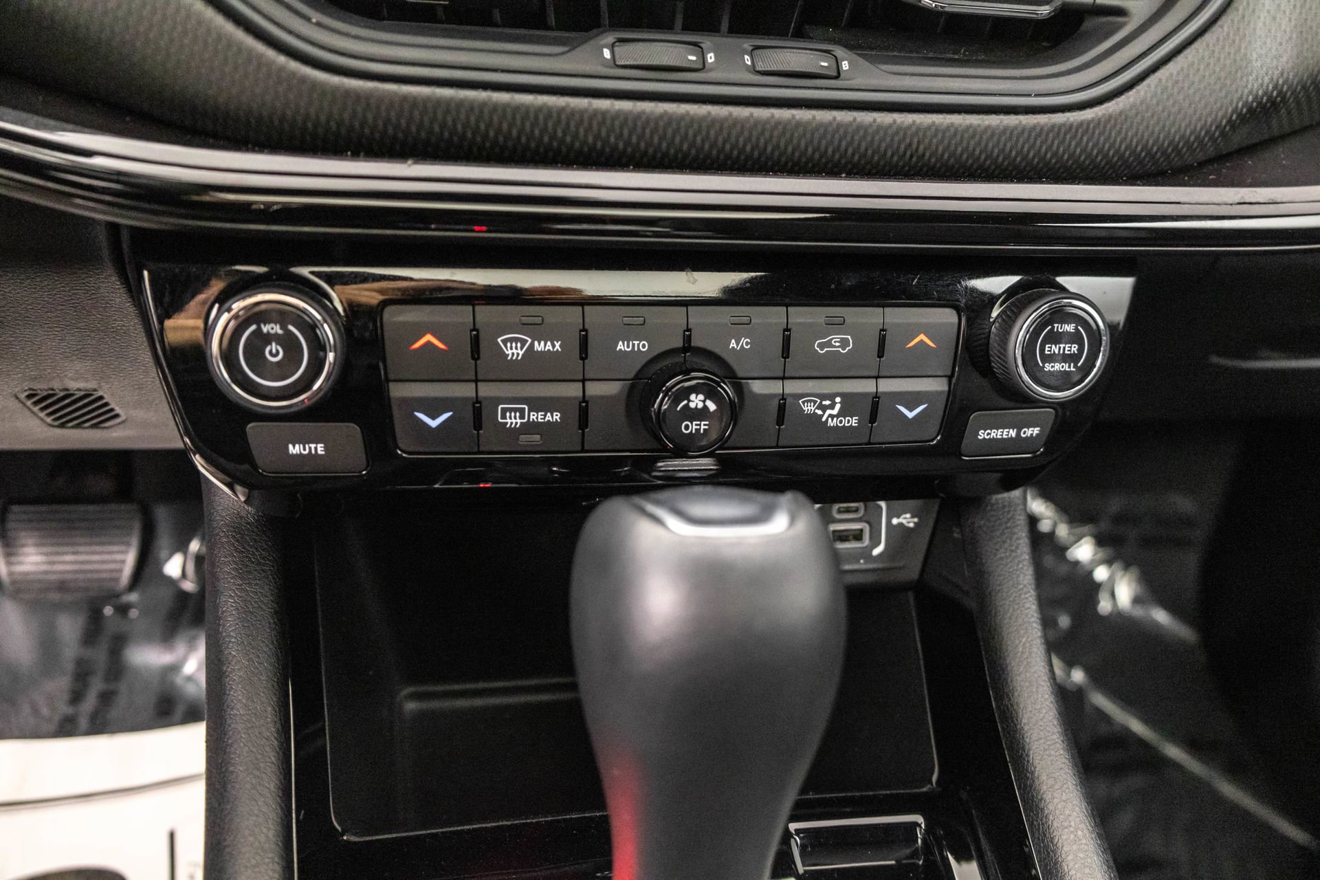 Used 2023 Jeep Compass Latitude w/ Sun and Sound Group AWD/4WD image 28