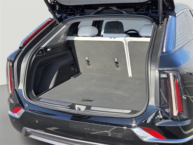 New 2026 Cadillac Optiq Luxury 1 image 17