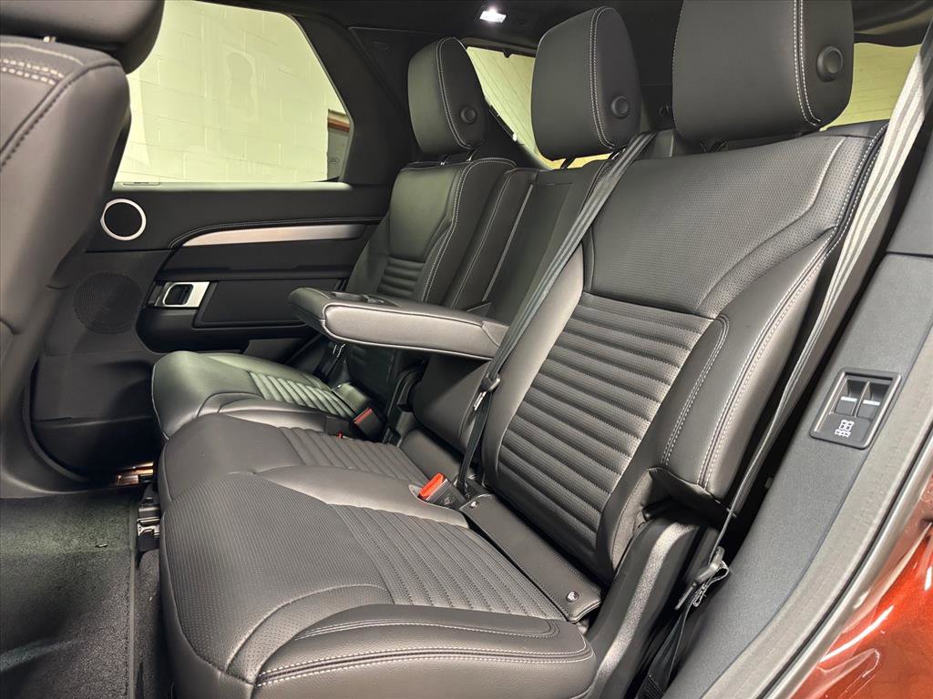 New 2026 Land Rover Discovery Limited Edition AWD/4WD image 28