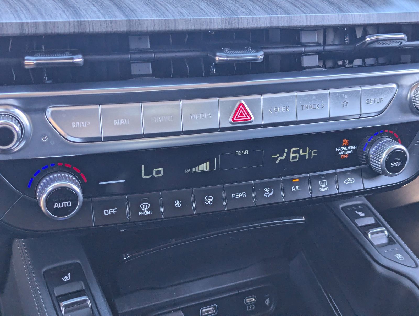 Used 2024 Kia Telluride SX w/ Towing Package image 25